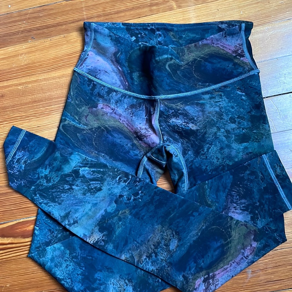 Lululemon marble yoga pants - like new - size 4